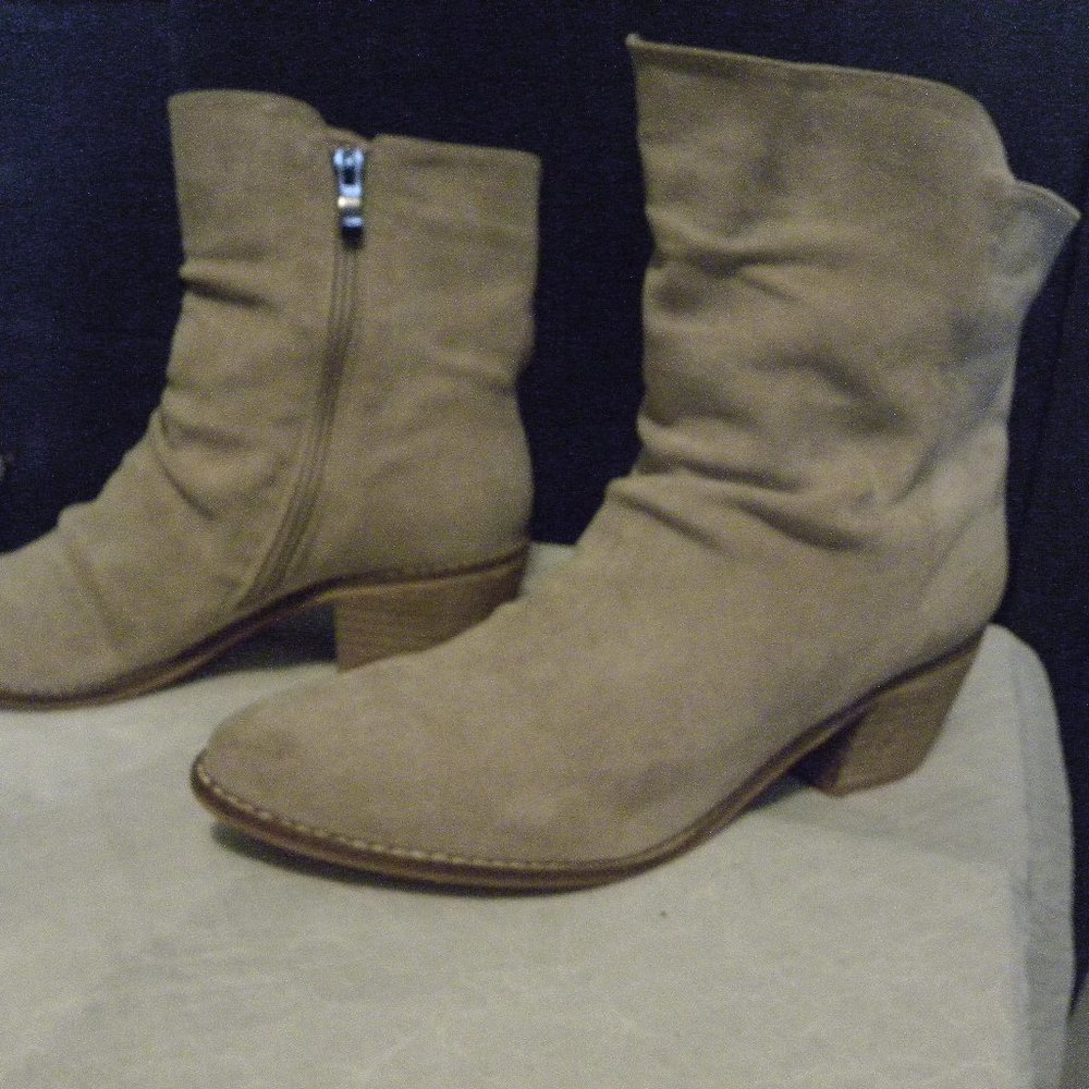 Catherine Malandrino Frances Taupe Slouch Ankle Bootie Size 9  EP1723C